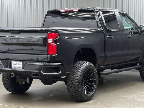 Used 2021 Chevrolet Silverado 1500 Custom Trail Boss w/ Midnight Edition AWD/4WD image 5