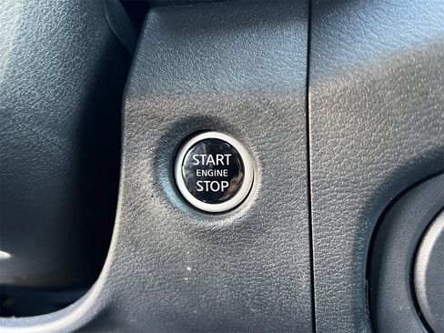 Certified 2024 Nissan Frontier SV w/ Technology Package image 19