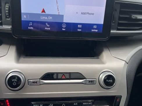 Used 2022 Ford Explorer XLT w/ Equipment Group 202A AWD/4WD image 17