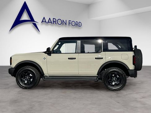 New 2025 Ford Bronco Outer Banks w/ Black Appearance Package image 2