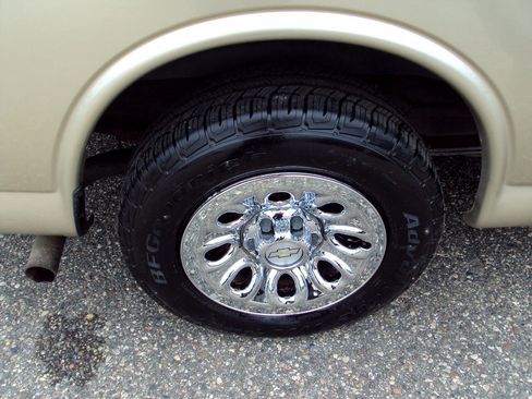 Used 2011 Chevrolet Express 1500 LT w/ LT Preferred Equipment Group image 32