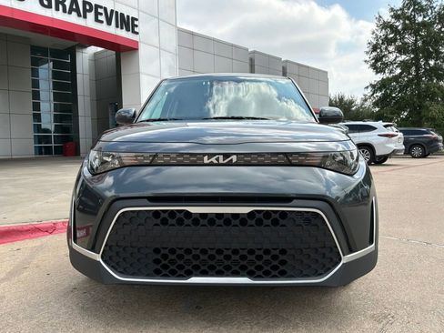 Used 2025 Kia Soul LX w/ LX Technology Package FWD image 3