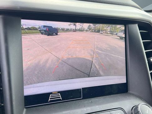 Used 2022 GMC Acadia SLE w/ Driver Convenience Package image 26