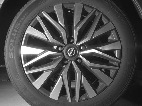 Used 2025 Nissan Altima 2.5 SV FWD image 15