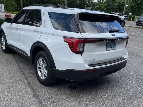 Used 2025 Ford Explorer Active AWD/4WD image 5