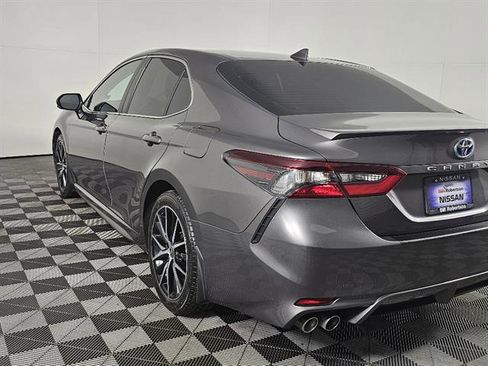 Used 2023 Toyota Camry SE w/ Cold Weather Package image 6