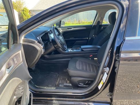 Used 2019 Ford Fusion SE image 12