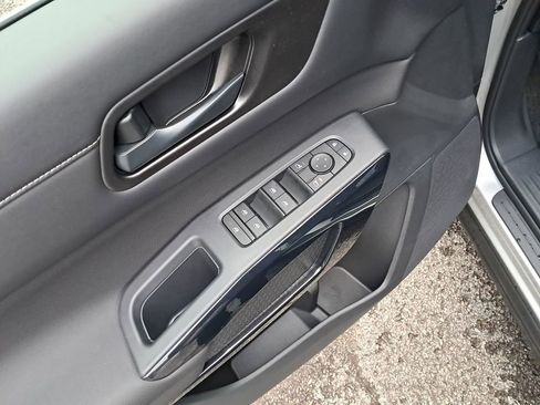 New 2025 Nissan Pathfinder SV w/ SV Premium Package image 12