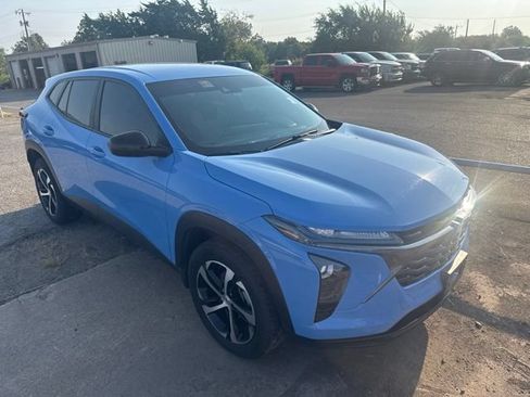 Used 2024 Chevrolet Trax RS w/ Driver Confidence Package FWD image 3