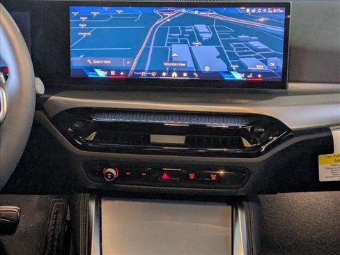 Used 2025 BMW 230i Coupe w/ M Sport Package image 11