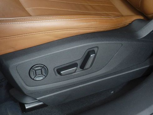 Used 2024 Audi Q8 e-tron Premium AWD/4WD image 23