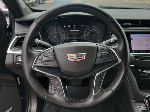 Used 2022 Cadillac XT5 Premium Luxury w/ Technology Package AWD/4WD image 31