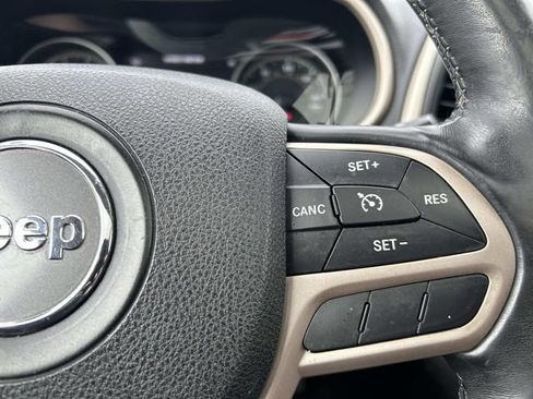 Used 2017 Jeep Cherokee Limited AWD/4WD image 28