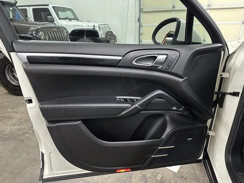 Used 2012 Porsche Cayenne S image 29