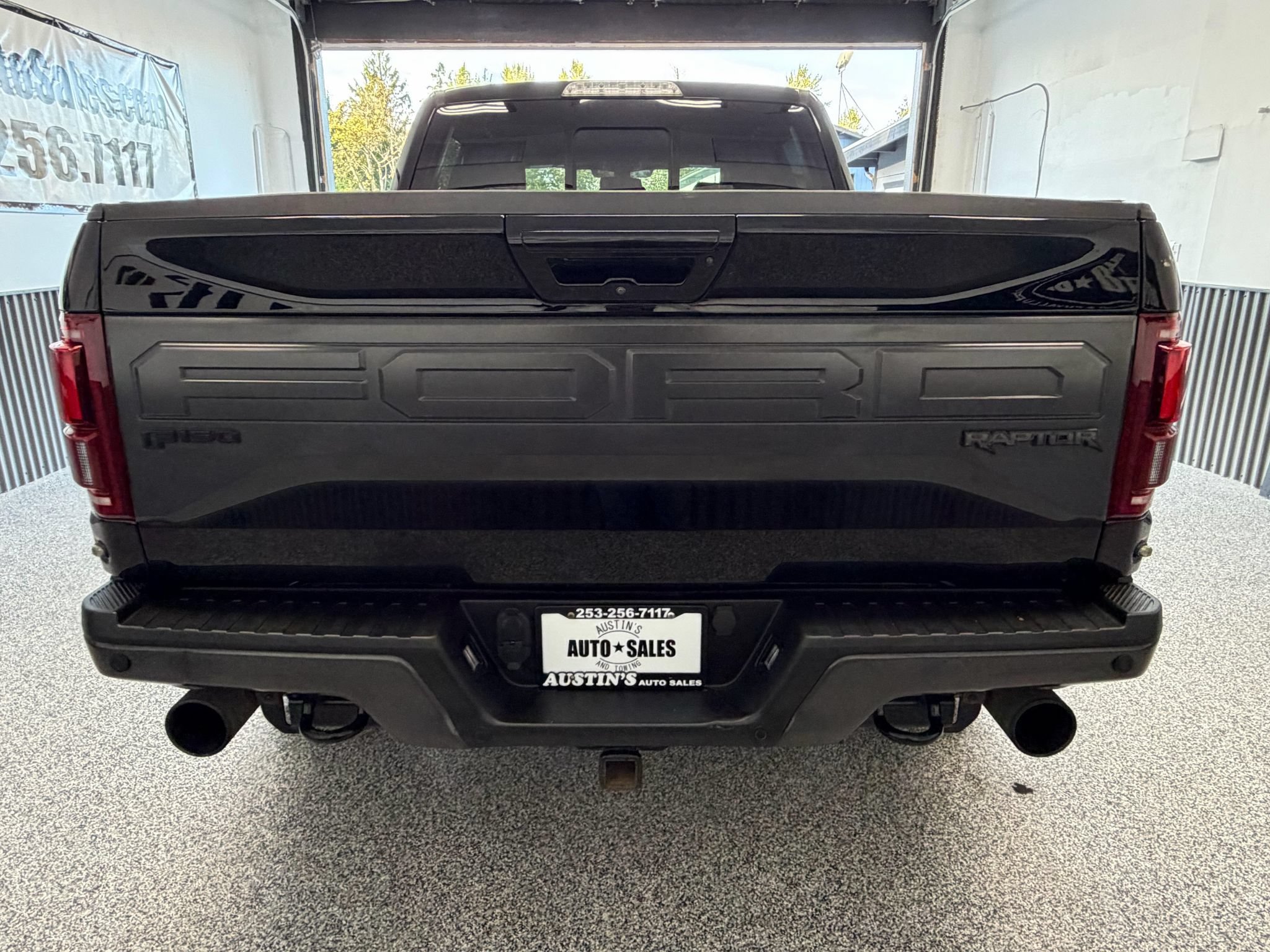 Used 2017 Ford F150 Raptor w/ Equipment Group 802A Luxury AWD/4WD image 4