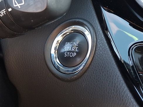 Used 2021 Toyota C-HR XLE image 23