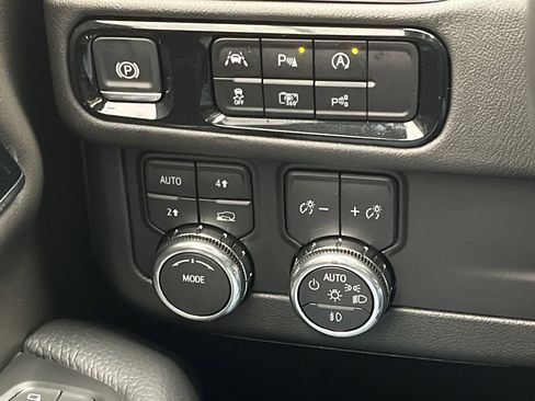 Certified 2025 GMC Yukon XL Denali w/ Sun & Power Step Package image 21