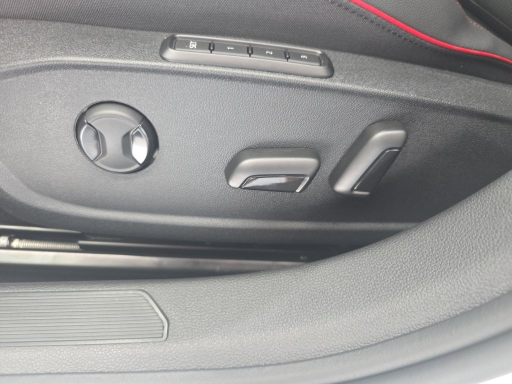 New 2026 Volkswagen GTI SE FWD image 26