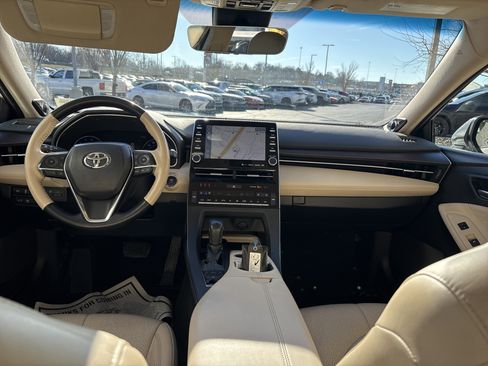 Used 2020 Toyota Avalon Limited image 29