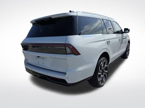 New 2026 Lincoln Navigator Reserve image 3