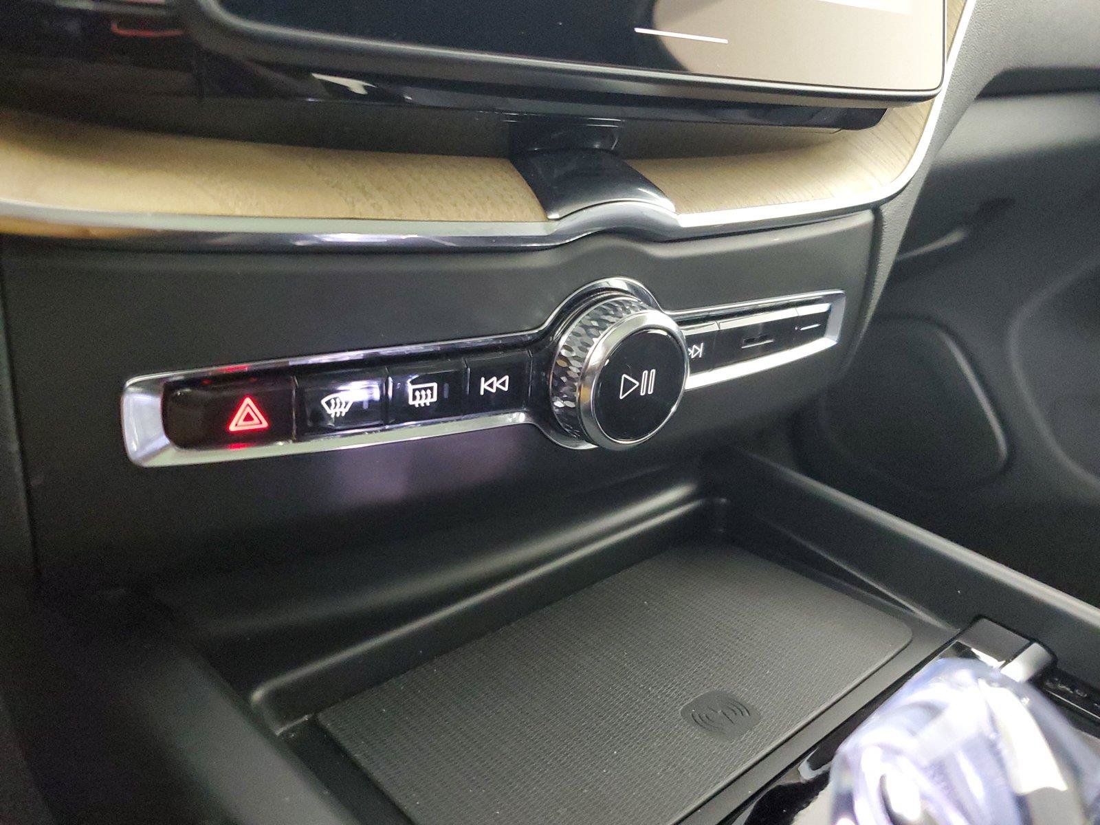 Certified 2026 Volvo XC60 B5 Plus AWD/4WD image 30