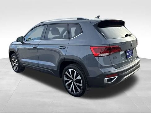 Used 2023 Volkswagen Taos SE image 3