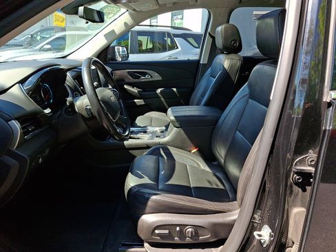Certified 2019 Chevrolet Traverse LT w/ LT Premium Package AWD/4WD image 16