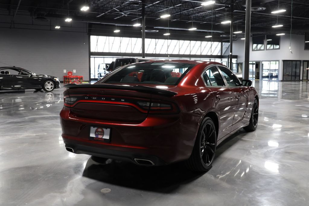 Used 2018 Dodge Charger SXT w/ Blacktop Package RWD image 7