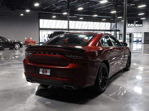 Used 2018 Dodge Charger SXT w/ Blacktop Package RWD image 7