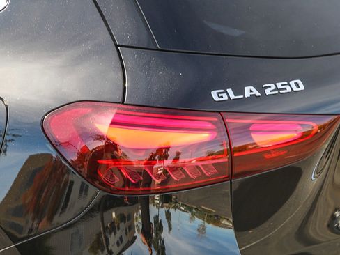 Certified 2025 Mercedes-Benz GLA 250 4MATIC image 10