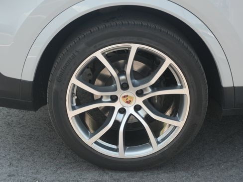 Used 2022 Porsche Cayenne S AWD/4WD image 10