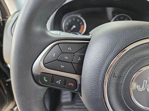 Used 2022 Jeep Renegade Latitude AWD/4WD image 21