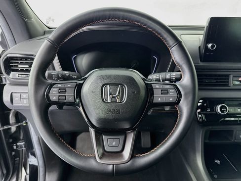 Certified 2025 Honda Pilot TrailSport image 11