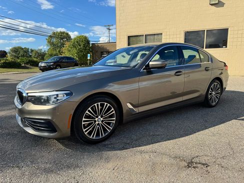 Used 2019 BMW 530i xDrive w/ Convenience Package image 4