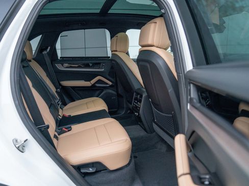 New 2026 Porsche Cayenne image 24
