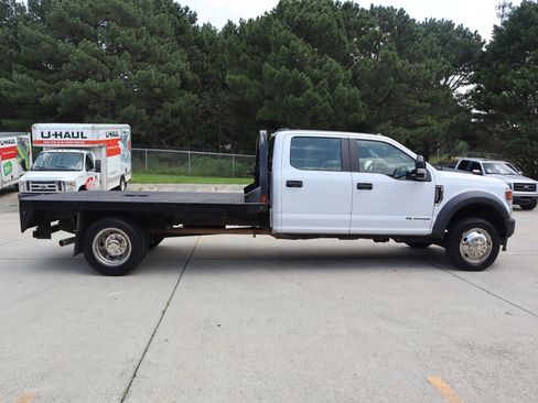 Used 2022 Ford F550 4x4 Crew Cab Super Duty w/ Power Equipment Group image 6