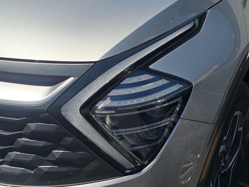 Used 2025 Kia Sportage LX image 7