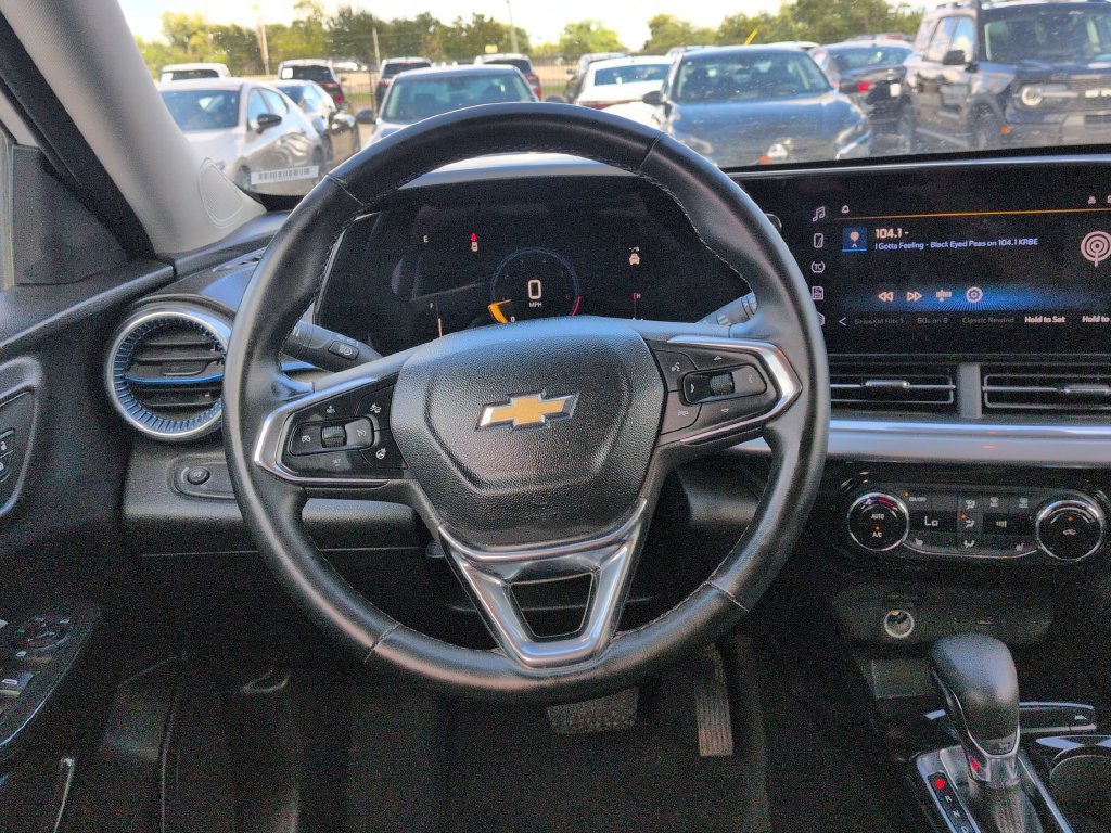 Used 2025 Chevrolet Trax LT w/ LT Convenience Package FWD image 22