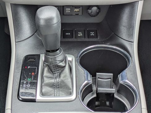 Used 2019 Toyota Highlander LE AWD/4WD image 20