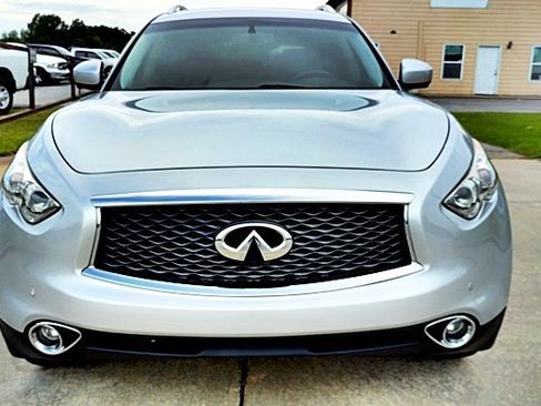 Used 2017 INFINITI QX70 2WD w/ Premium Package image 12
