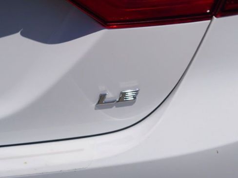 Used 2020 Toyota Camry LE w/ Carpet Mat Package FWD image 9