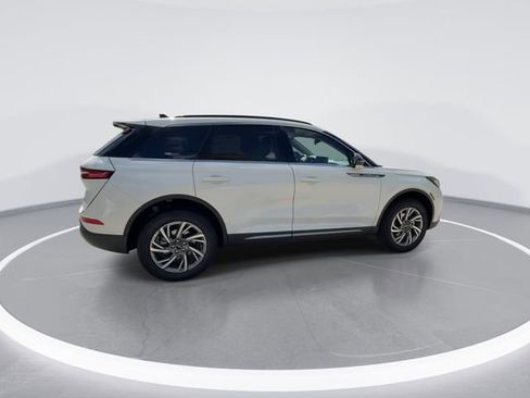 New 2026 Lincoln Corsair Premiere FWD image 9