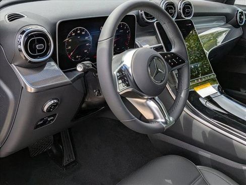 Used 2026 Mercedes-Benz GLC 300 image 3