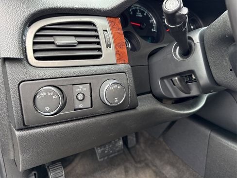 Used 2012 Chevrolet Suburban LT w/ Luxury Package image 18