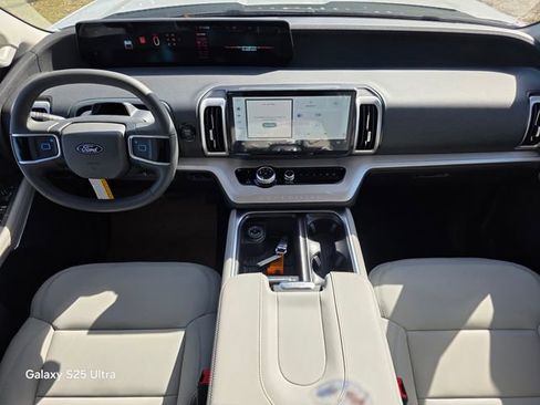 New 2026 Ford Expedition Active image 16