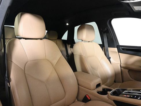 Certified 2023 Porsche Macan AWD/4WD image 18