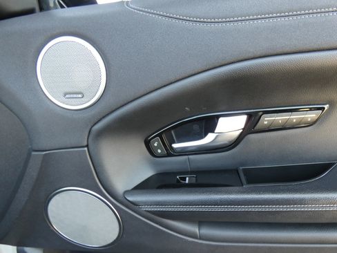 Used 2018 Land Rover Range Rover Evoque SE Dynamic image 35