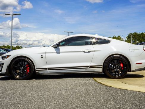 Used 2022 Ford Mustang Shelby GT500 w/ Technology Package RWD image 9