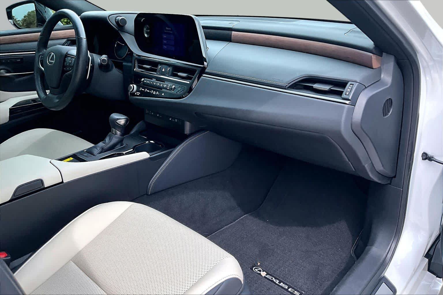 Used 2025 Lexus ES 350 w/ Premium Package FWD image 19