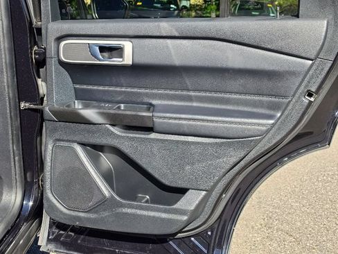 Used 2020 Ford Explorer XLT w/ Equipment Group 202A AWD/4WD image 16